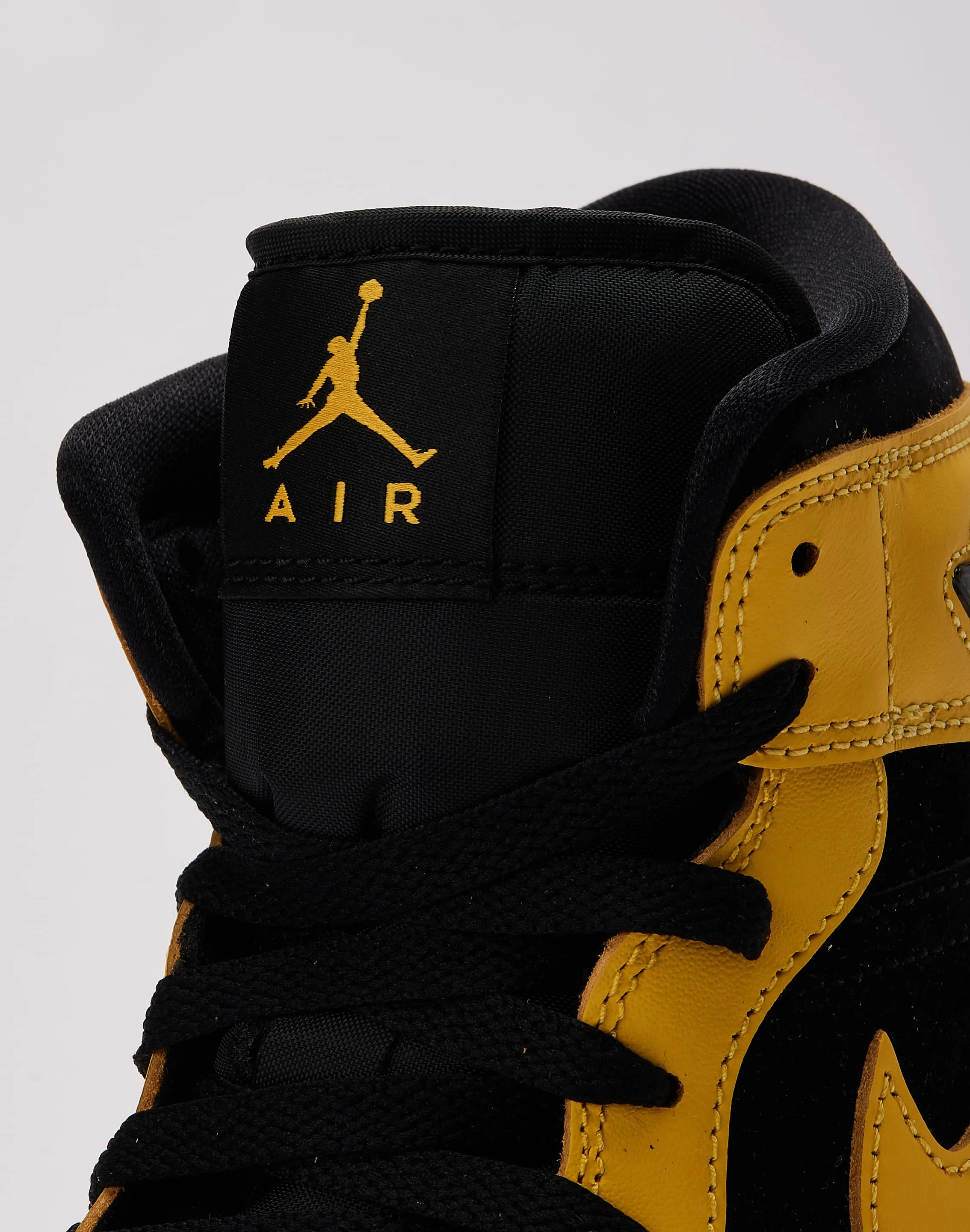 Jordan Air Jordan 1 Mid SE 'New Love'