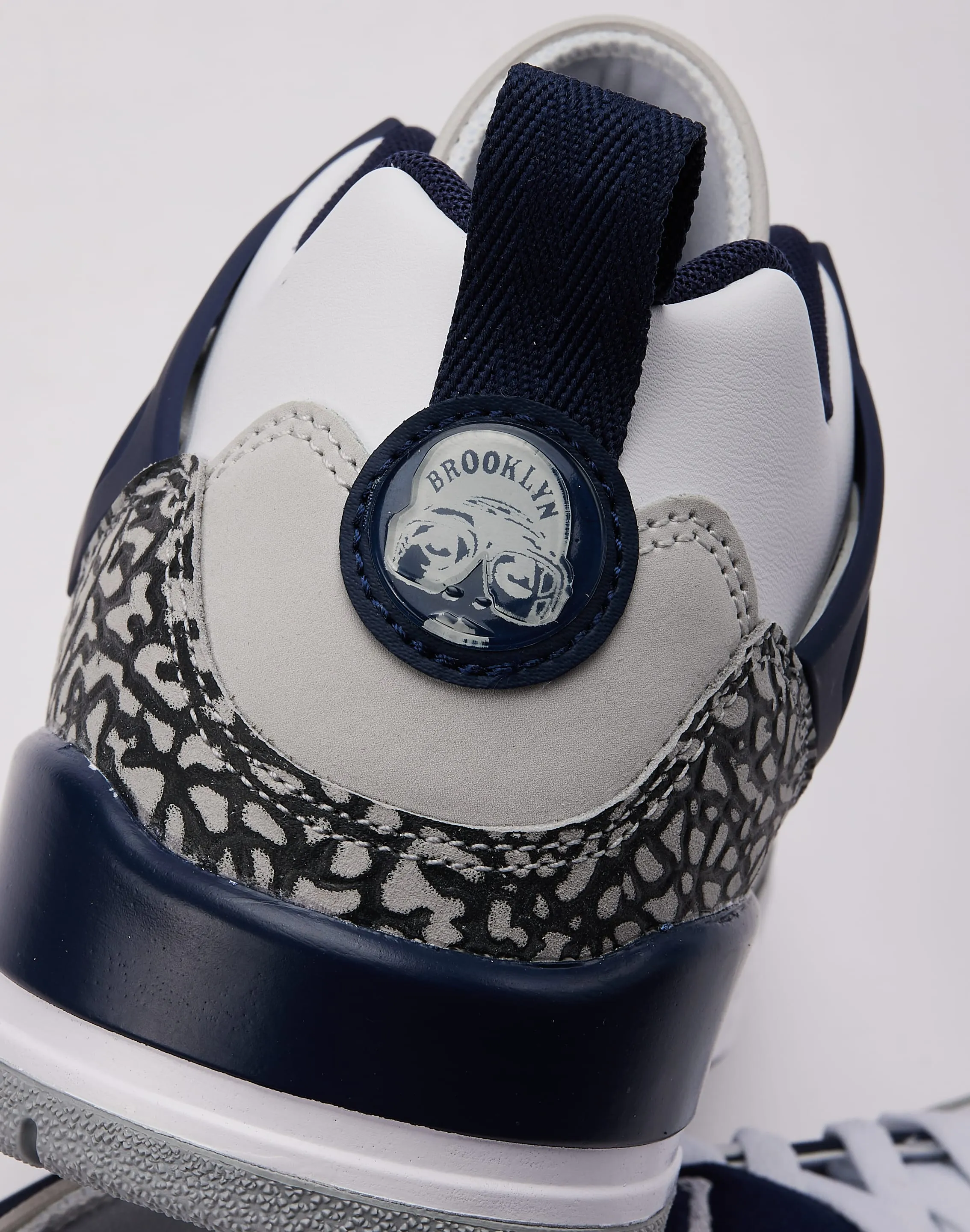 Jordan Spizike Low