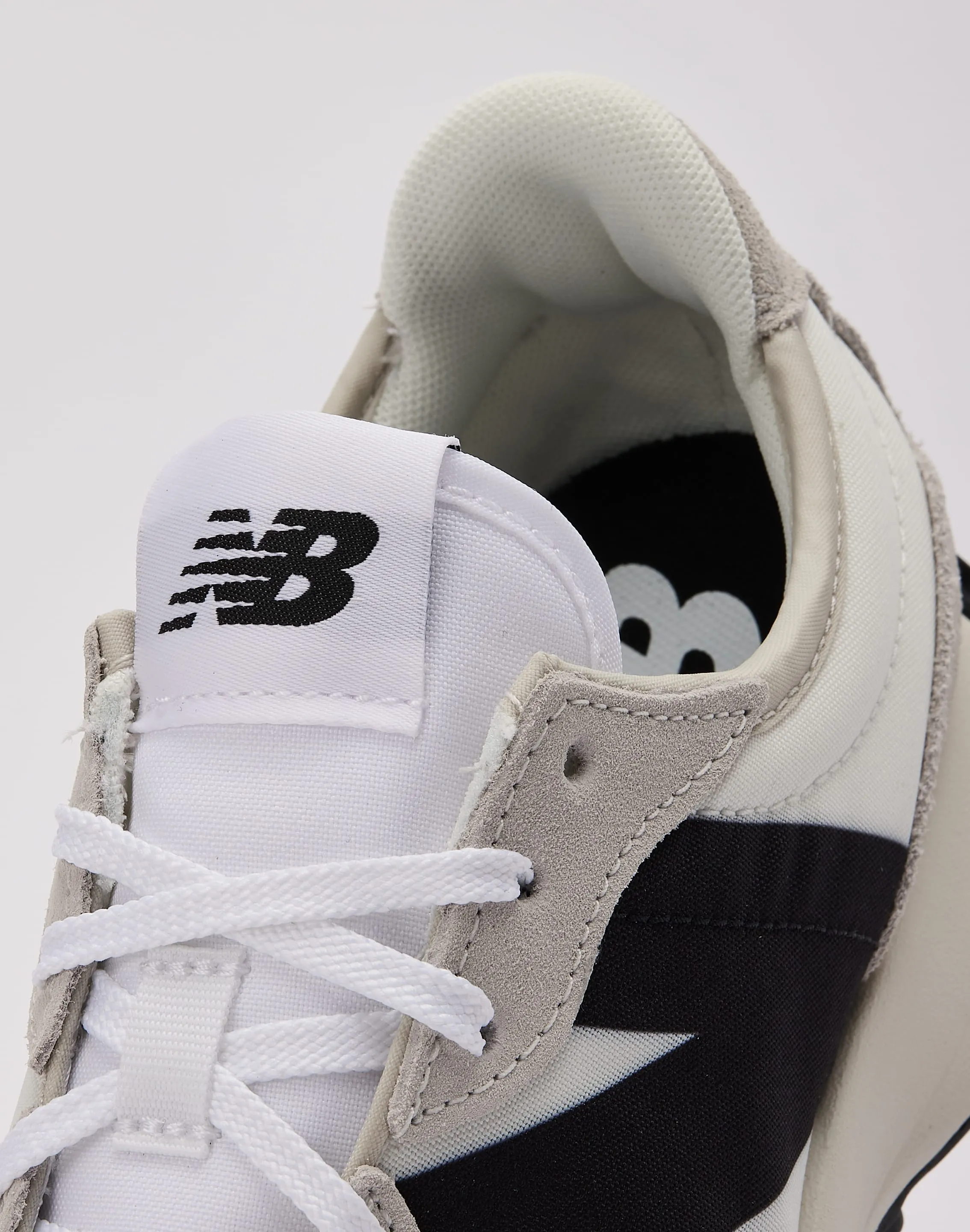 New Balance 327