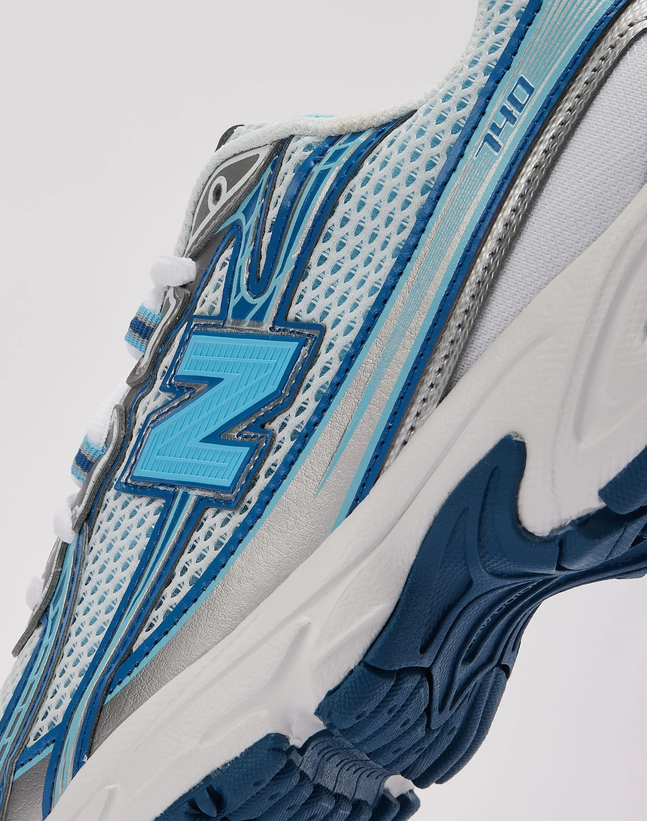 New Balance 740