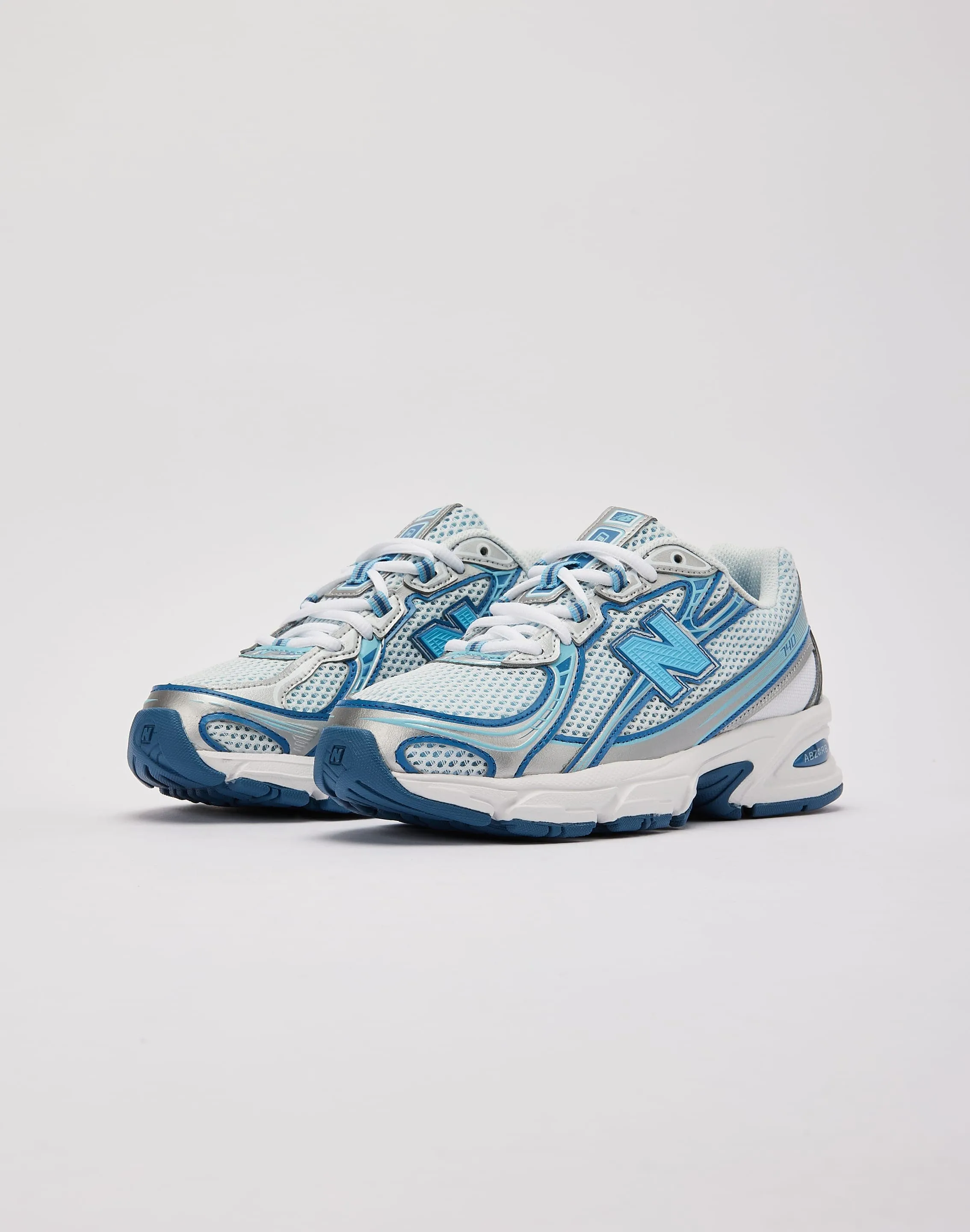 New Balance 740
