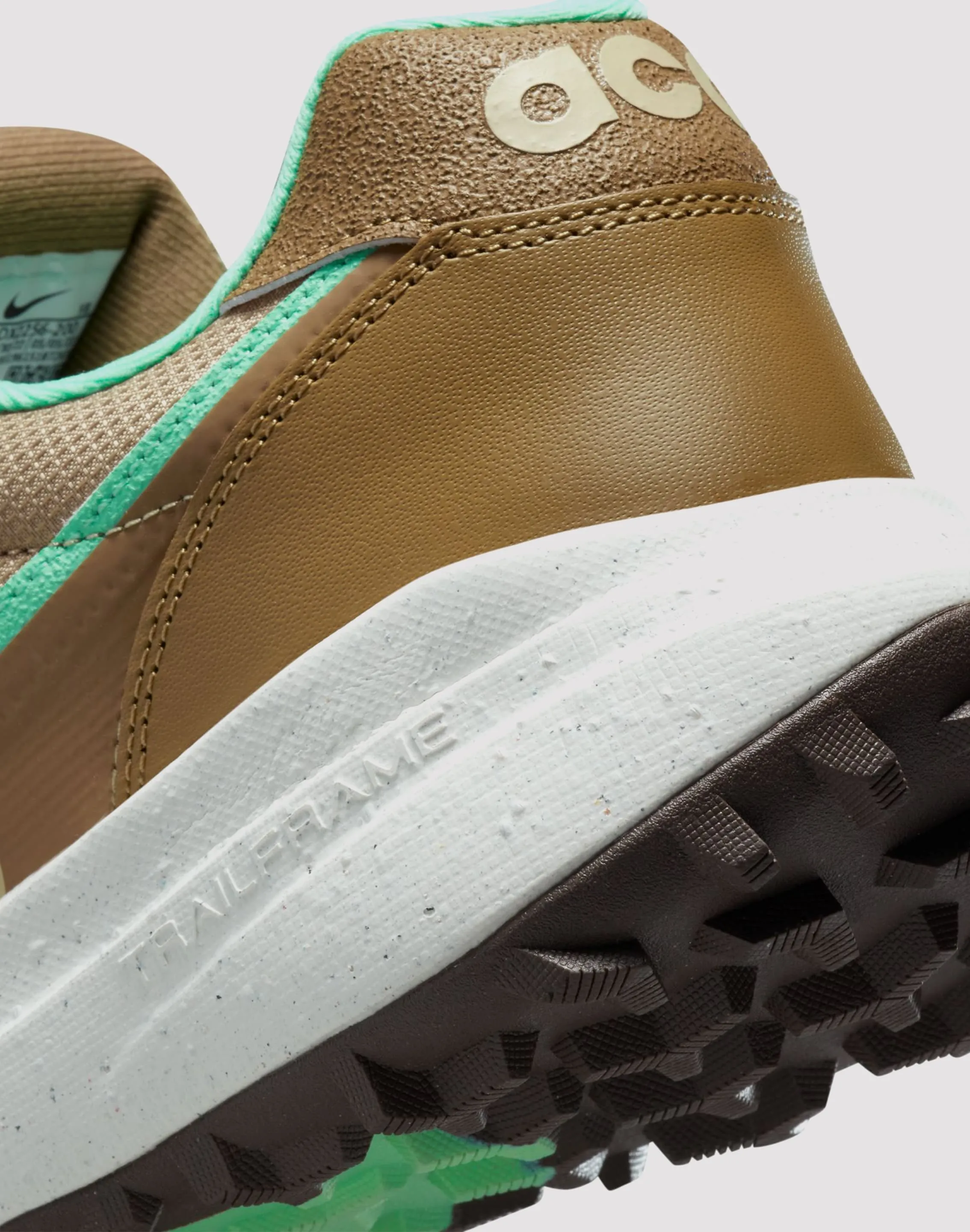Nike ACG Lowcate "Limestone/Green Glow/Driftwood"