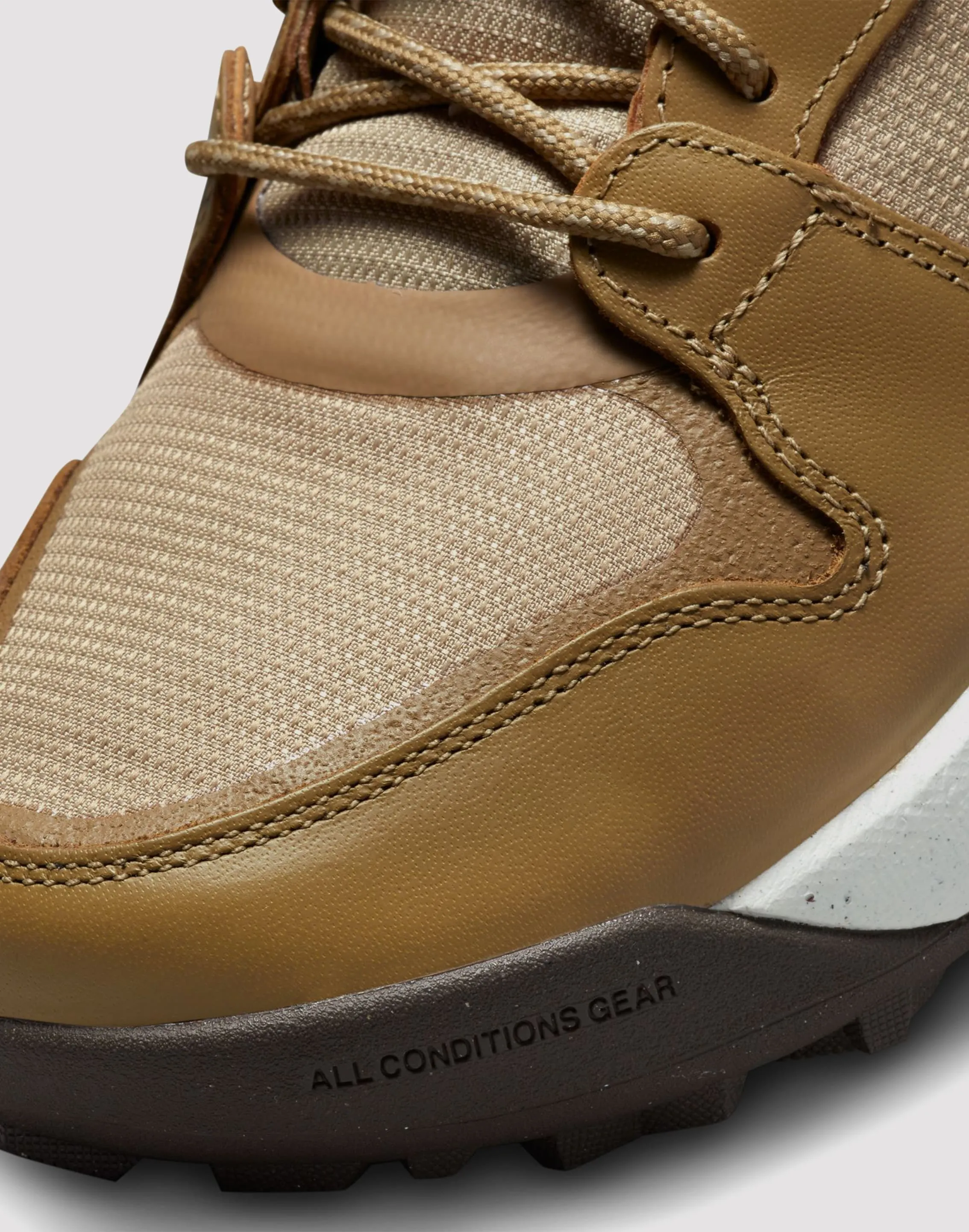 Nike ACG Lowcate "Limestone/Green Glow/Driftwood"