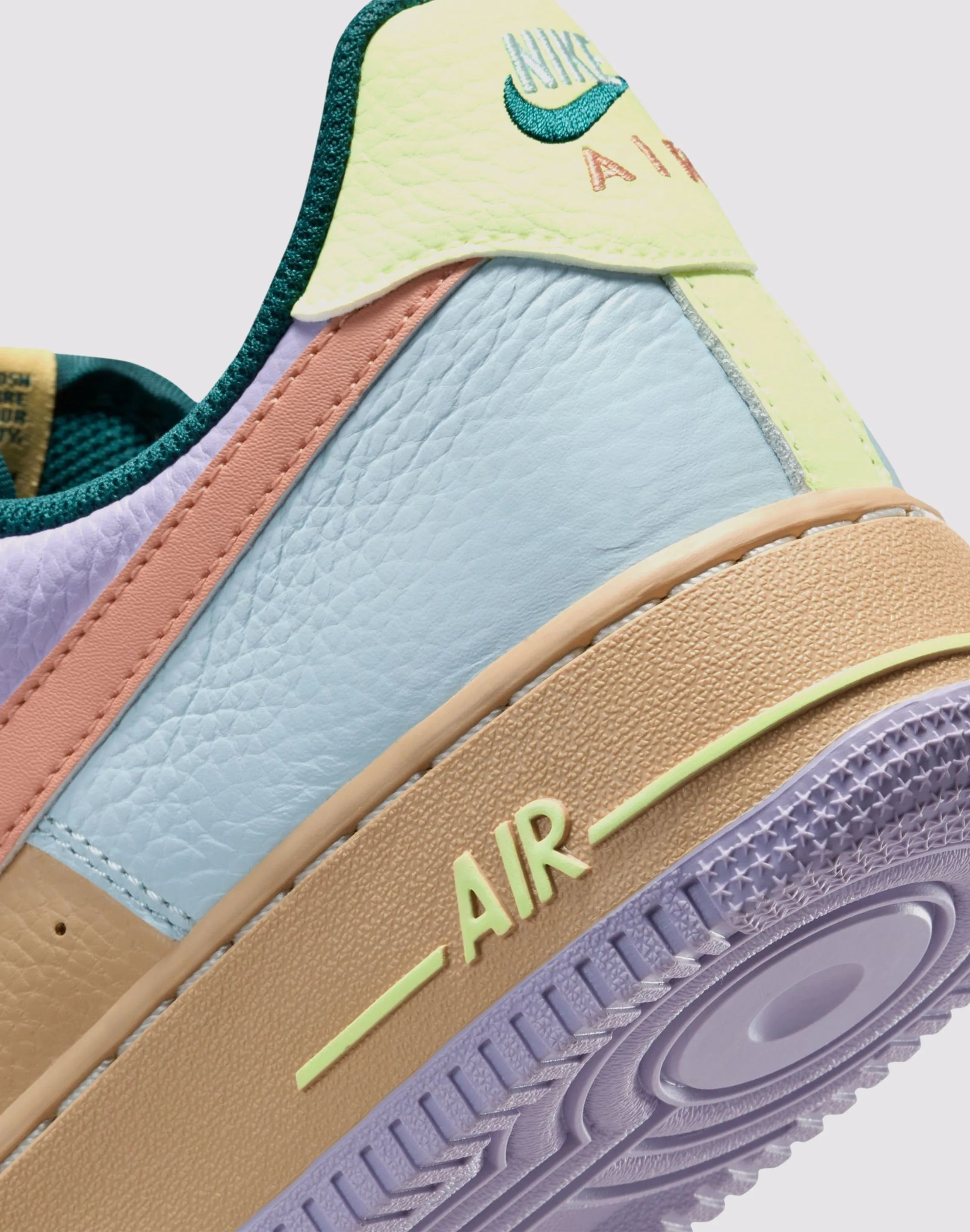 Nike Air Force 1 '07 "Easter"
