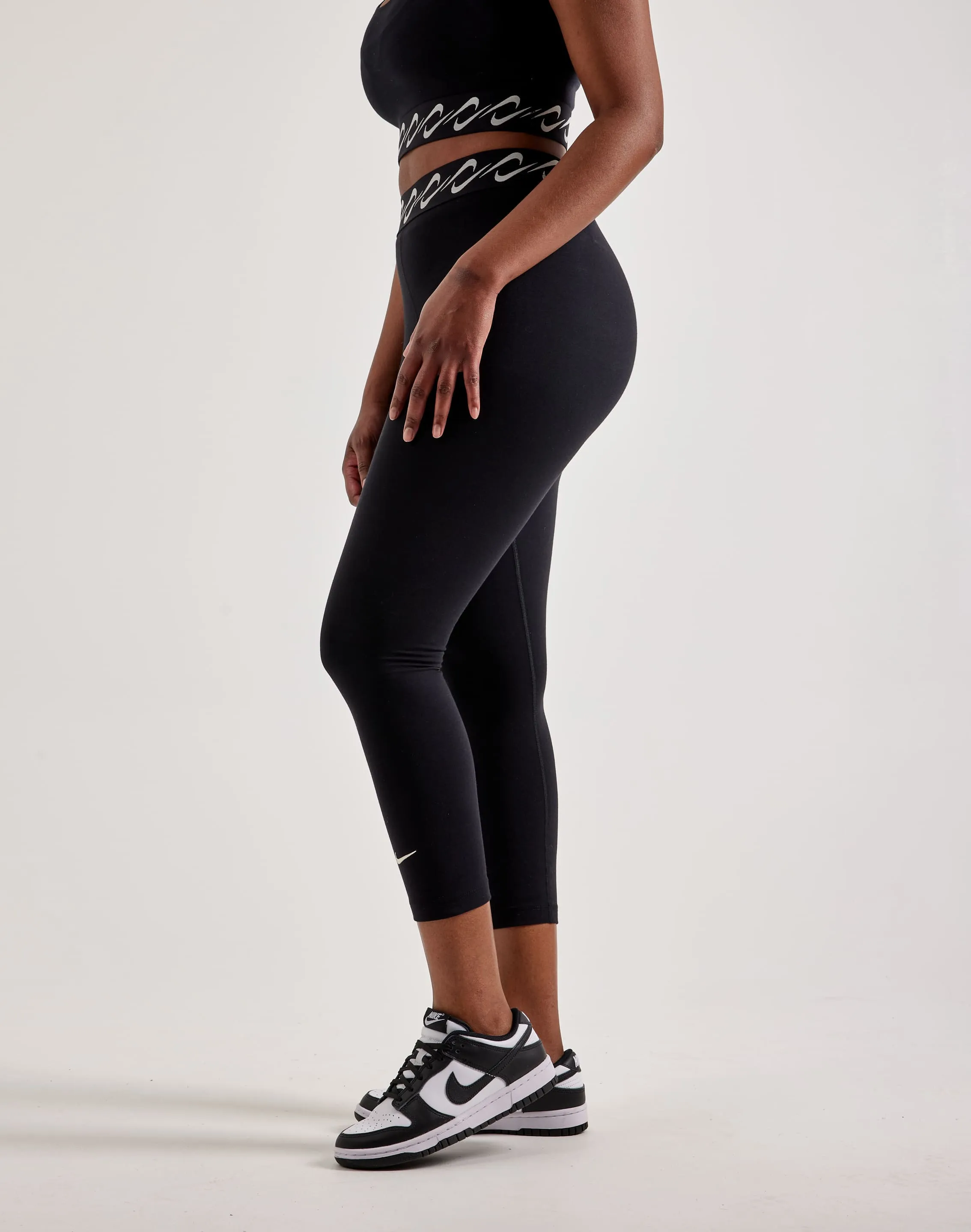Nike Classic Swoosh High-Waisted 7/8 Leggings