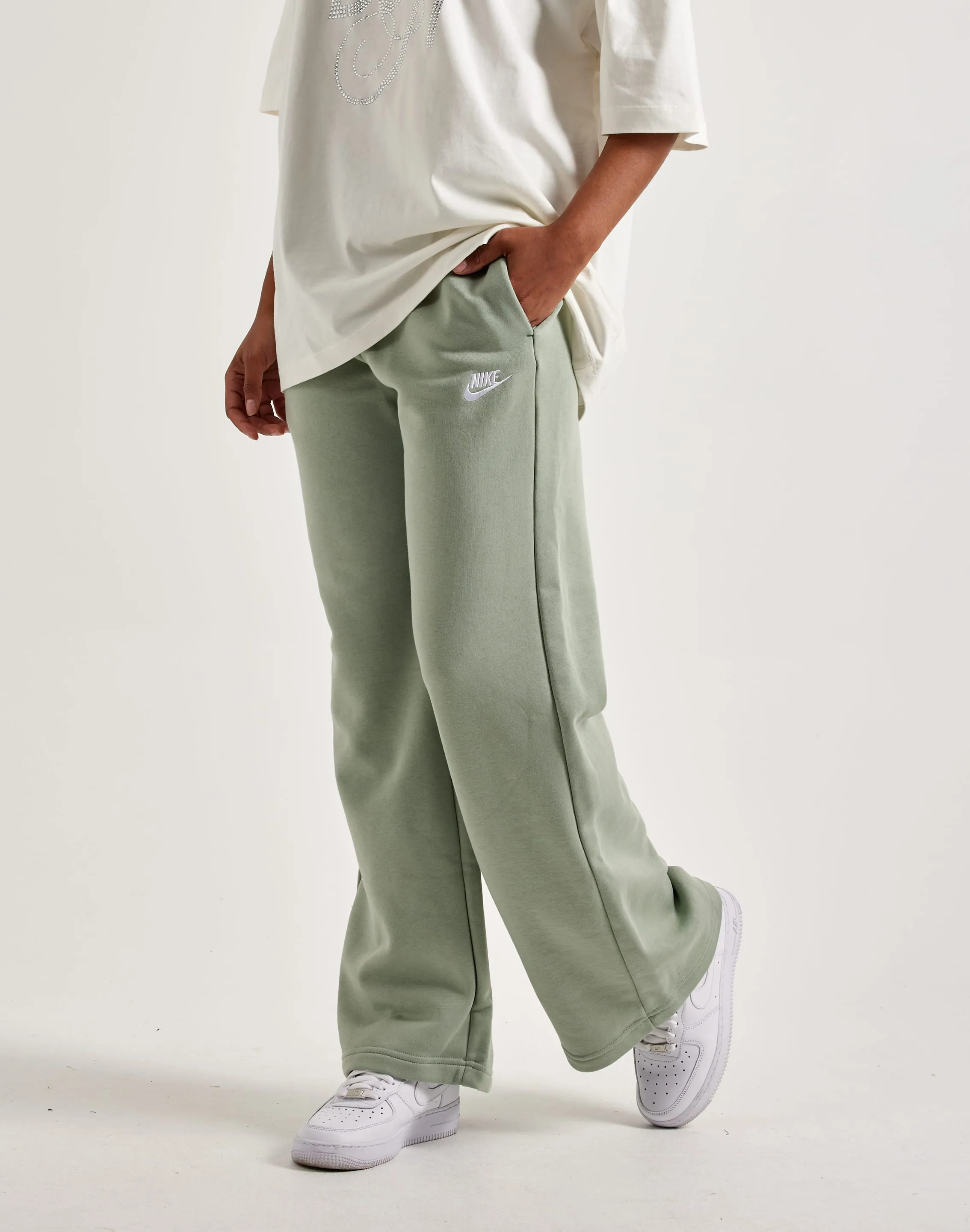 Nike Club Fleece Mid-Rise Wide-Leg Sweatpants