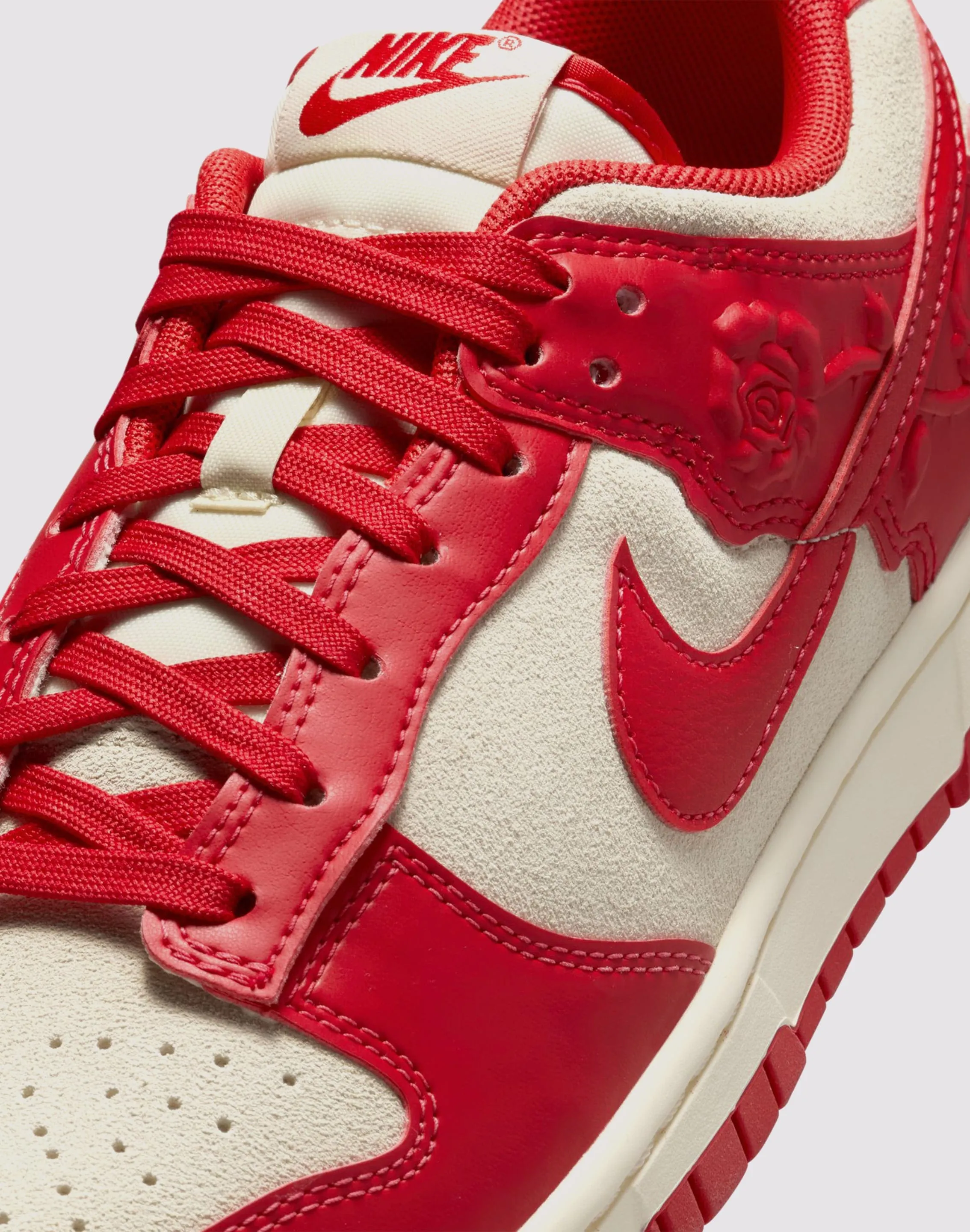 Nike Dunk Low "Roses"