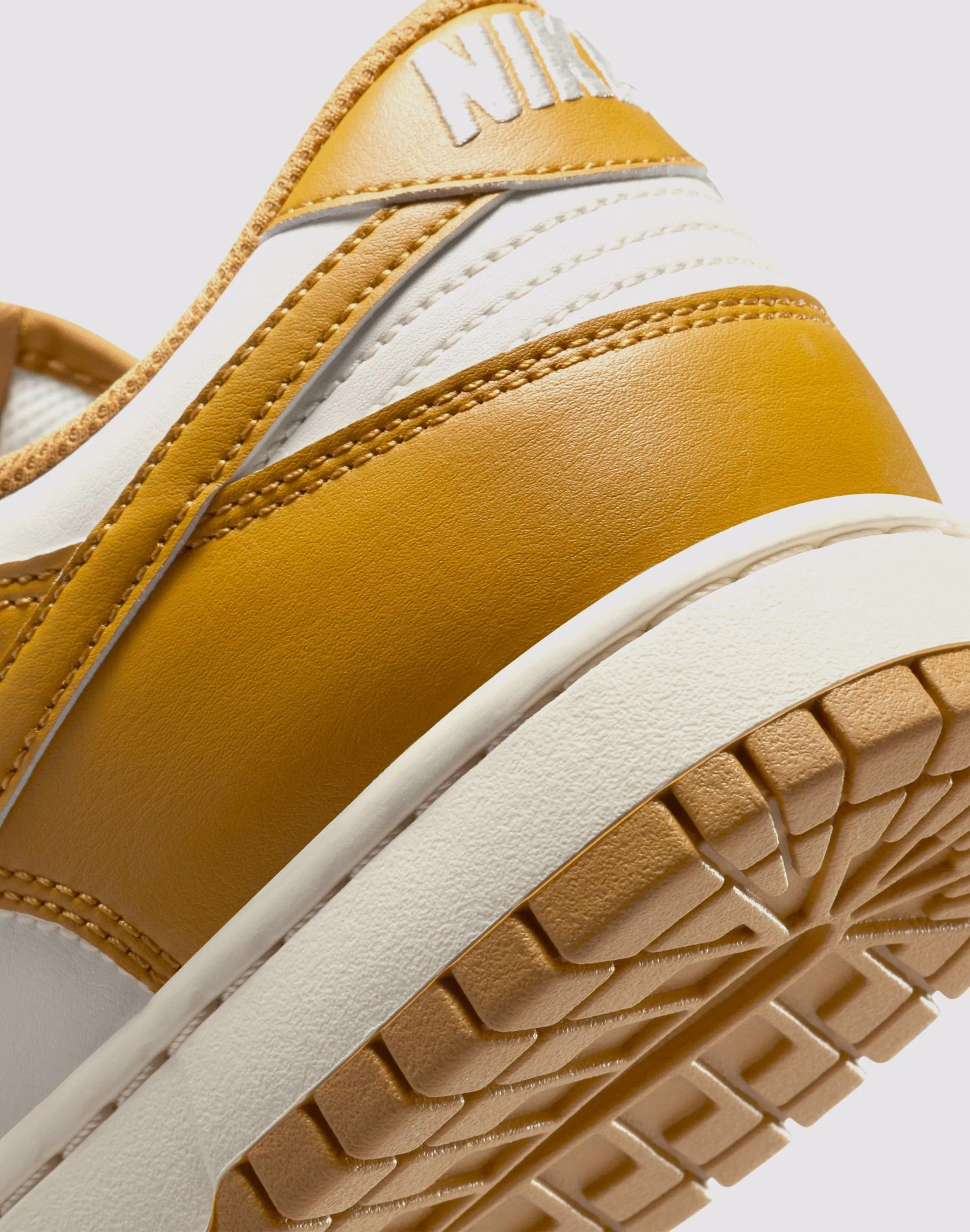 Nike Dunk Low Retro "Pale Ivory/Wheat"