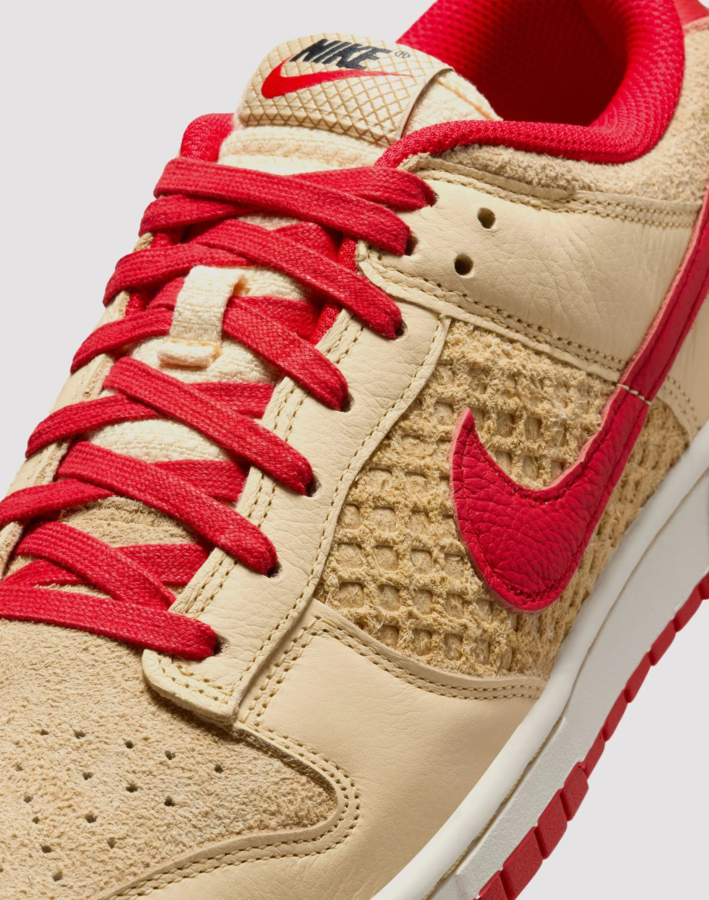 Nike Dunk Low Retro SE "Strawberry Waffle"