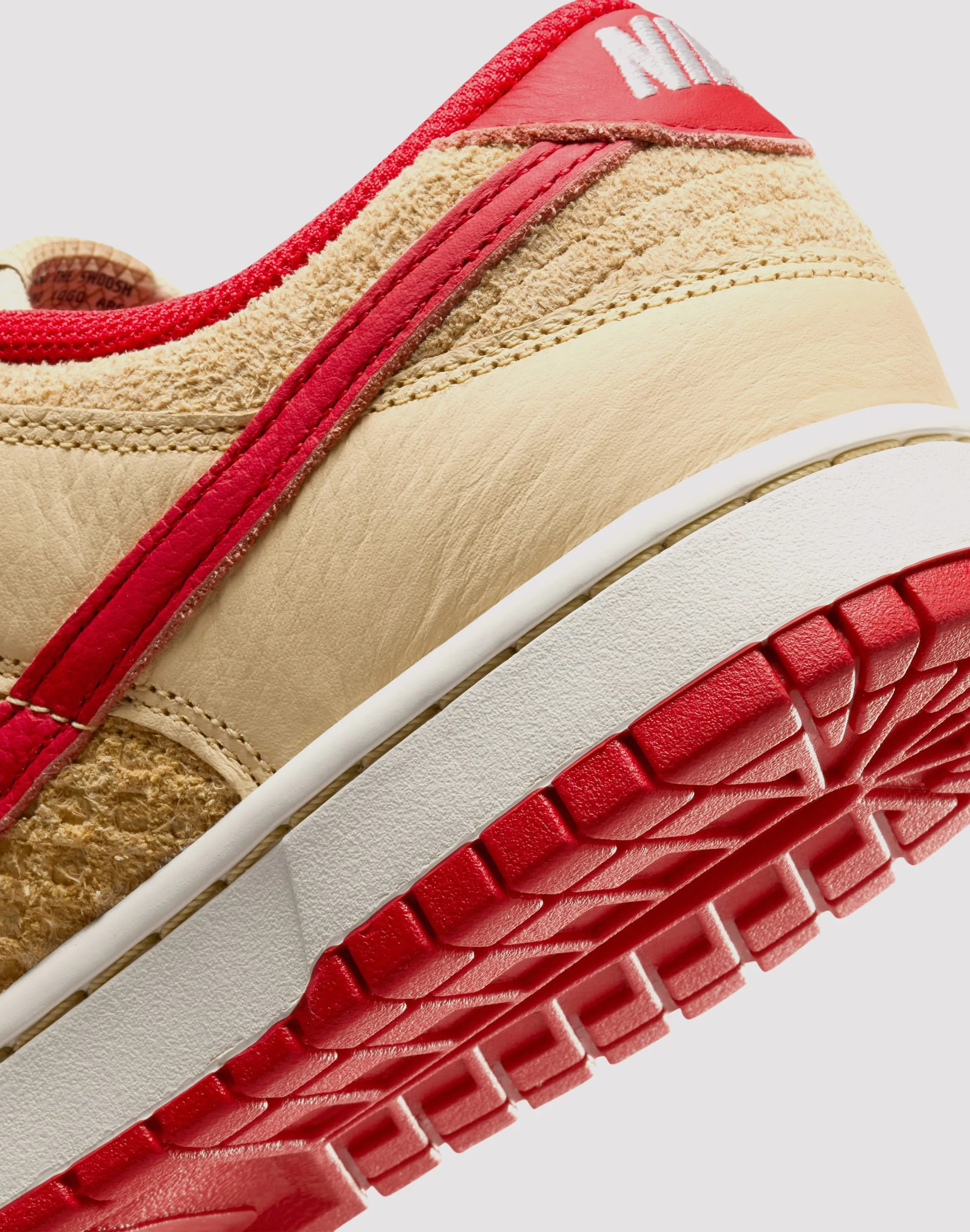 Nike Dunk Low Retro SE "Strawberry Waffle"