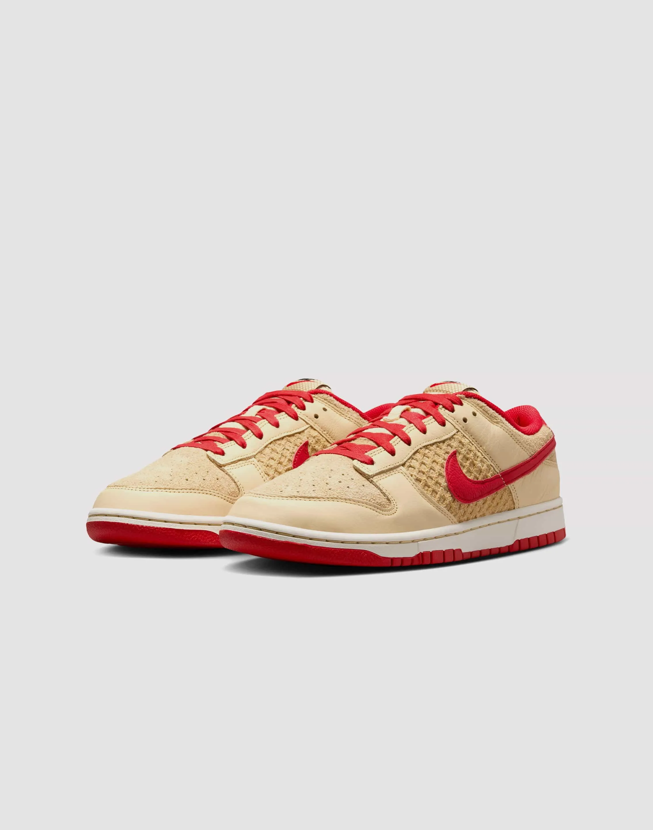 Nike Dunk Low Retro SE "Strawberry Waffle"