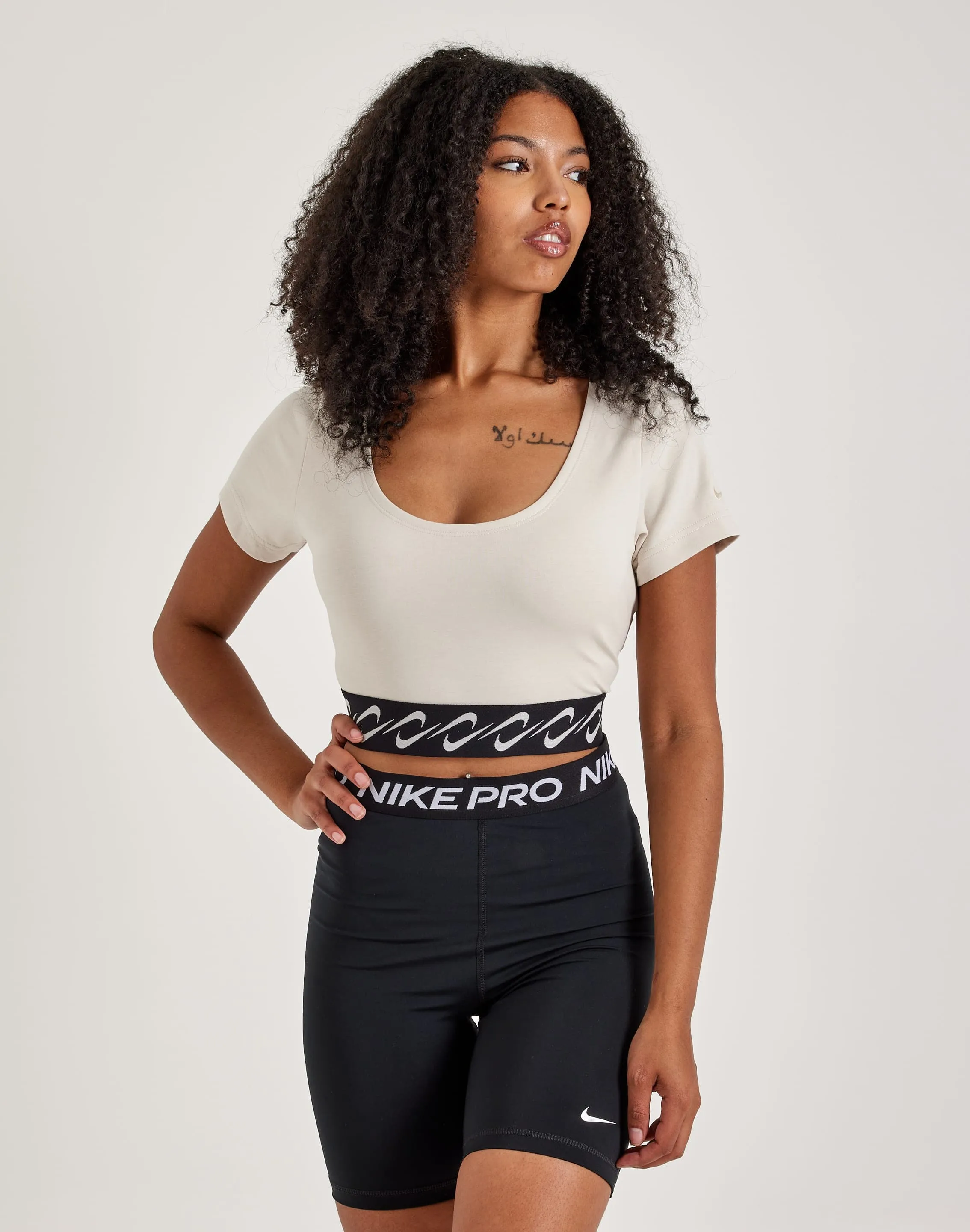 Nike Essential Swoosh Top