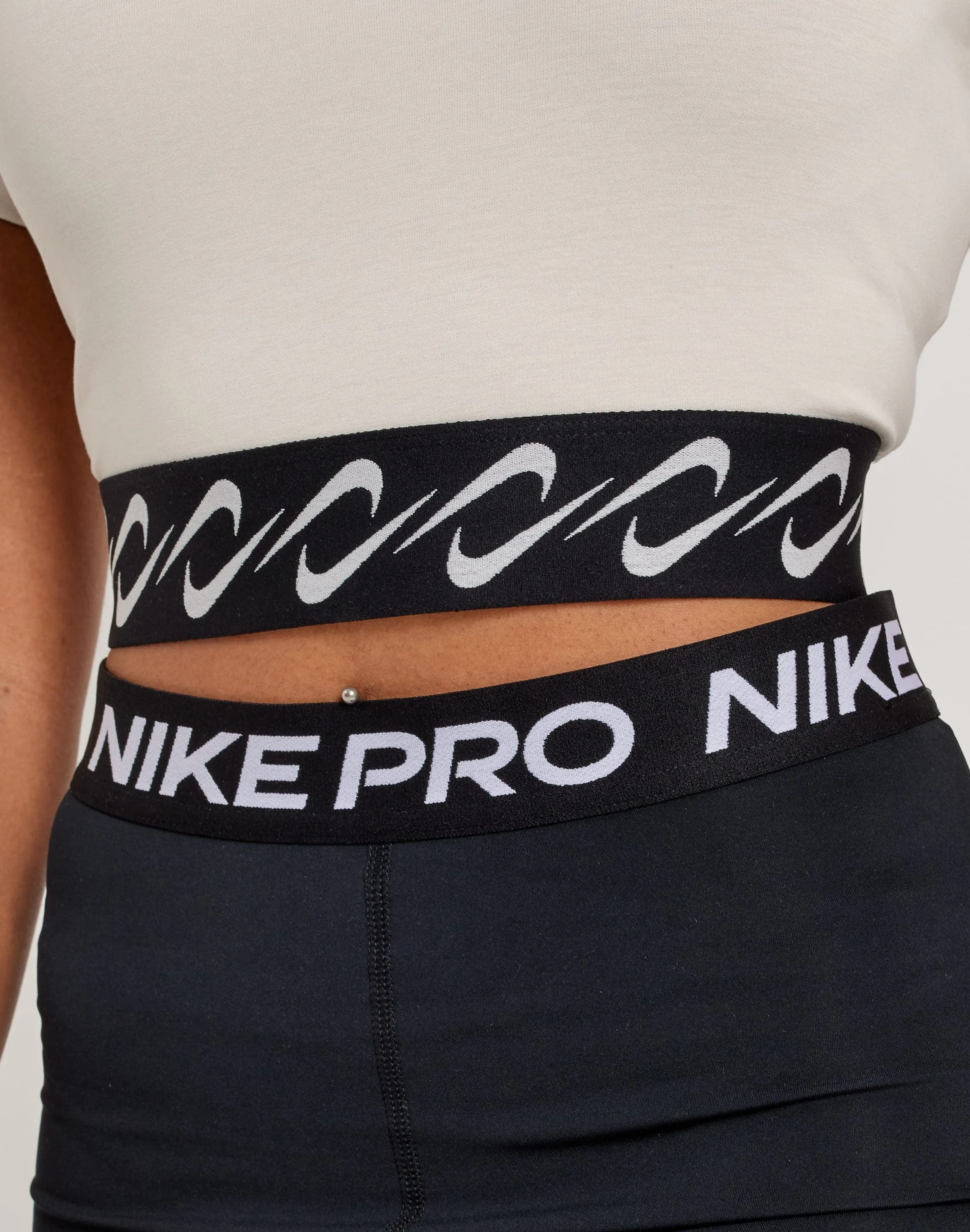 Nike Essential Swoosh Top
