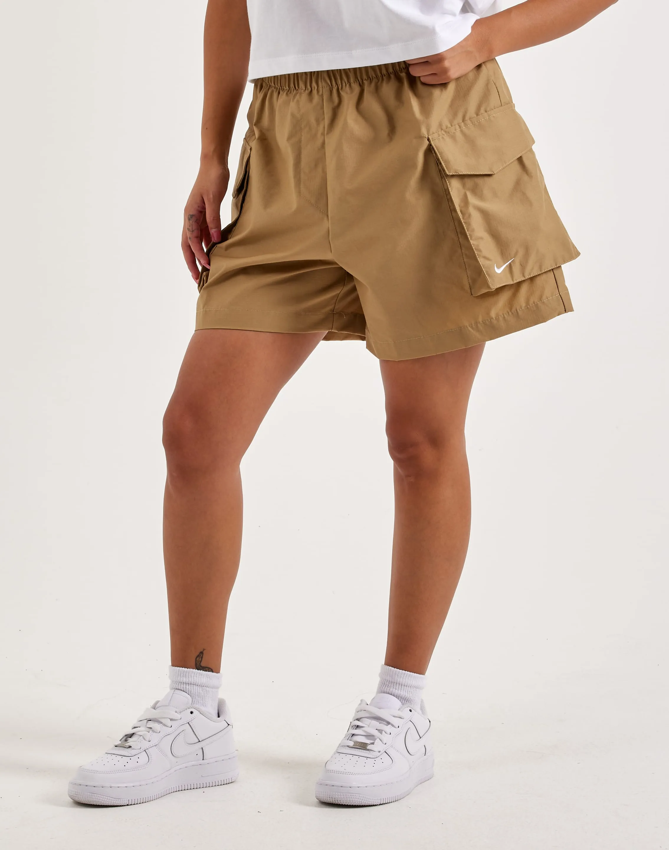 Nike Essential Woven High-Waisted Cargo Shorts
