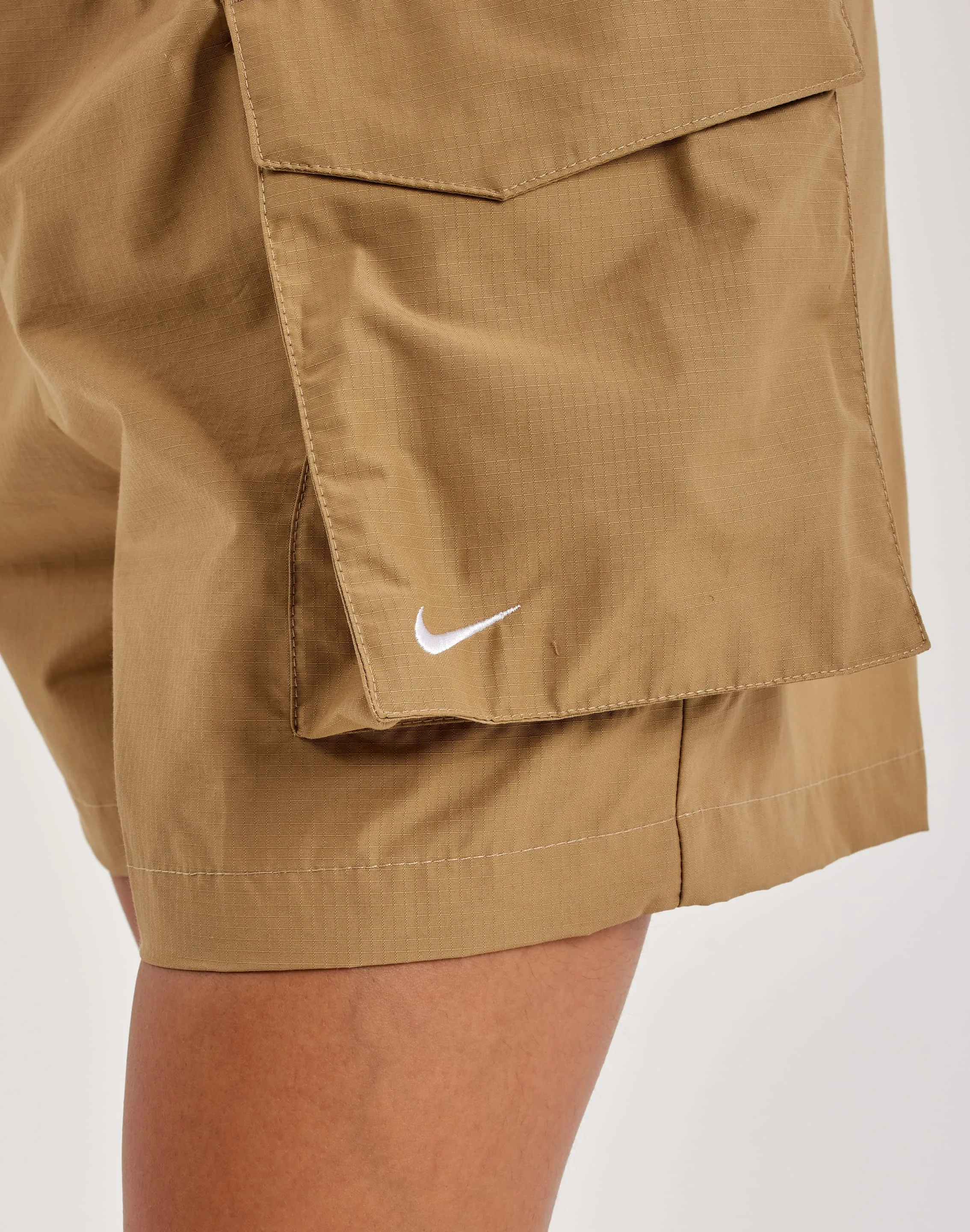 Nike Essential Woven High-Waisted Cargo Shorts