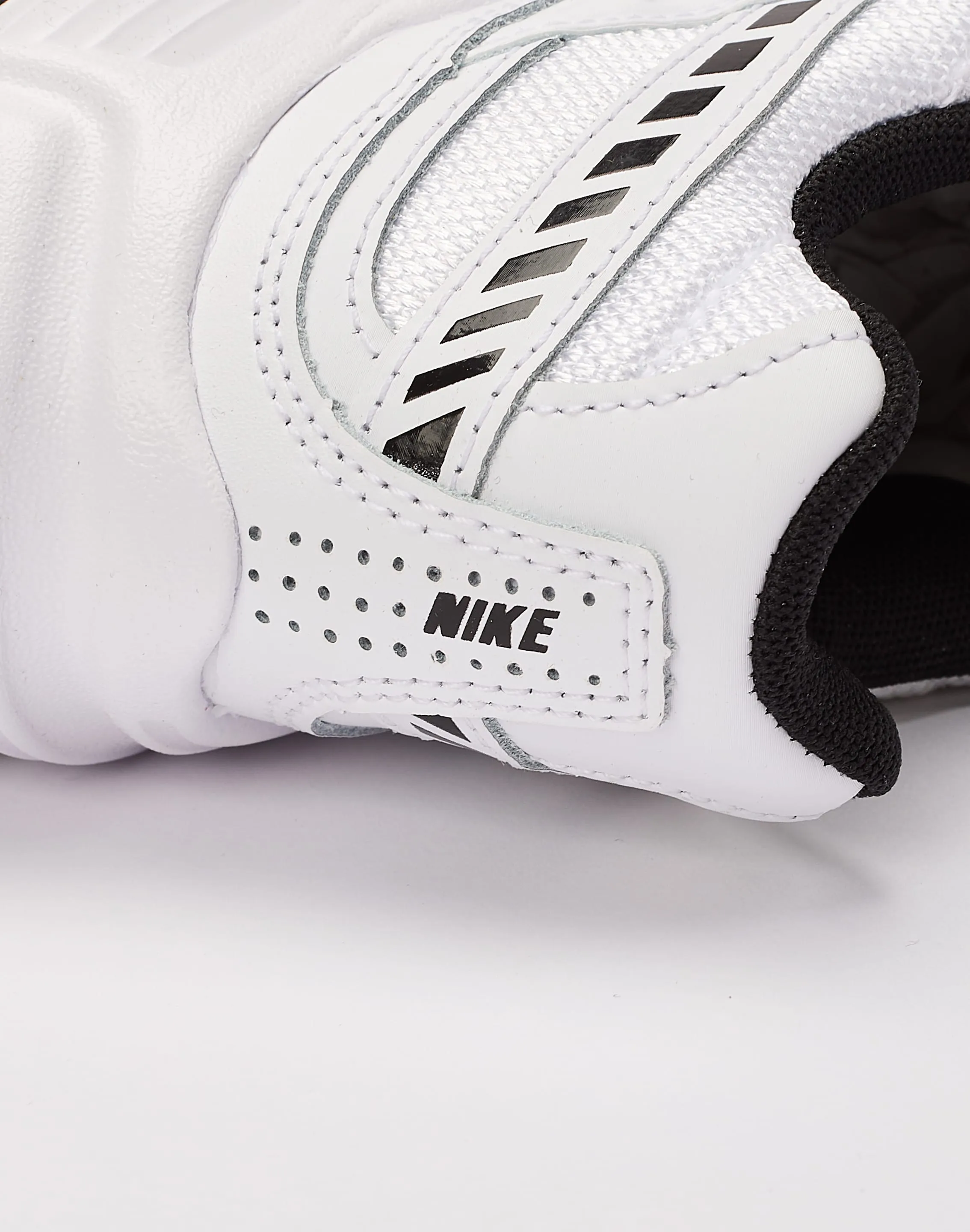 Nike Initiator