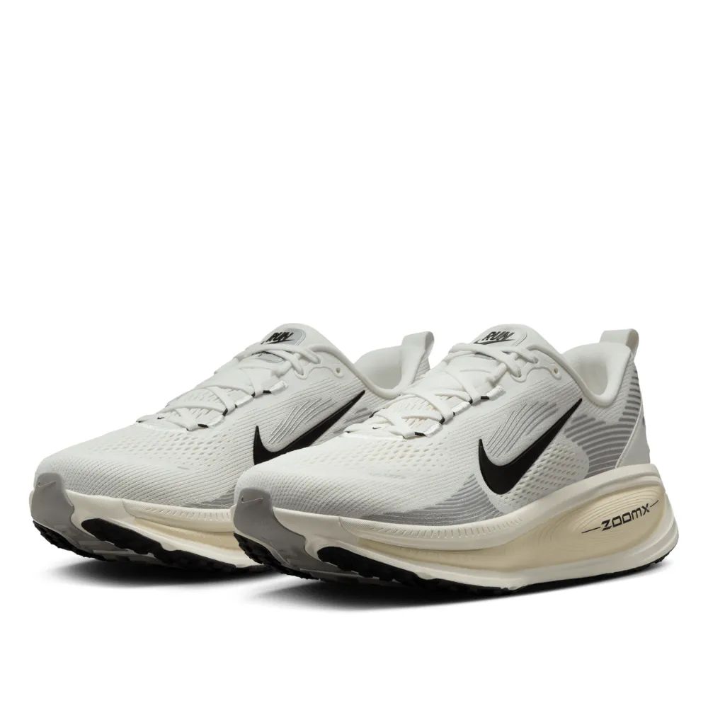 Nike Men's Vomero 18 Running Shoes