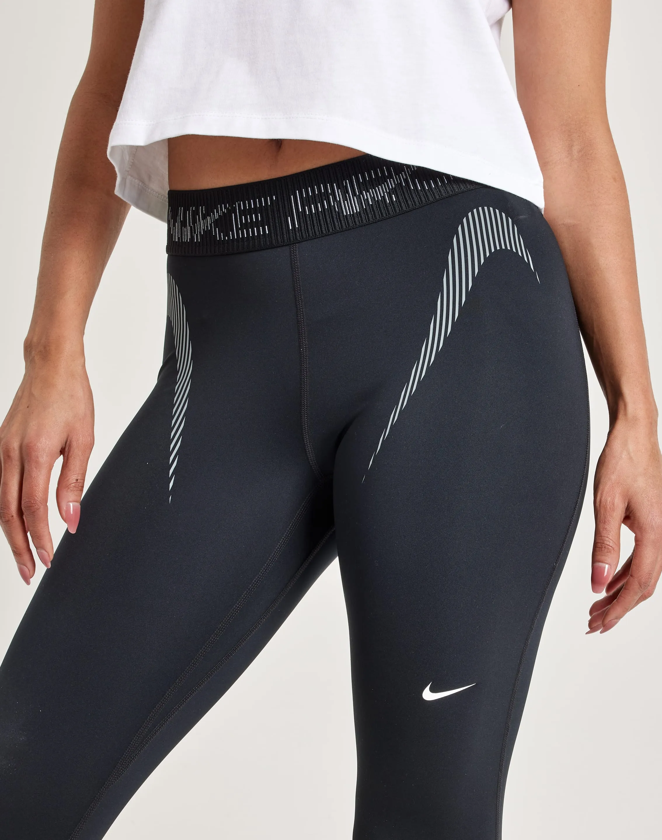 Nike Pro Mid-Rise Graphic Leggings