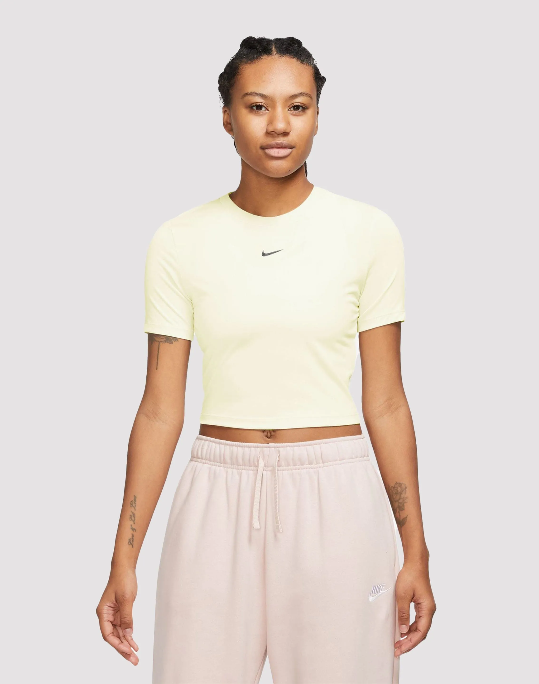 Nike Sportswear Essential Slim Cropped Tee